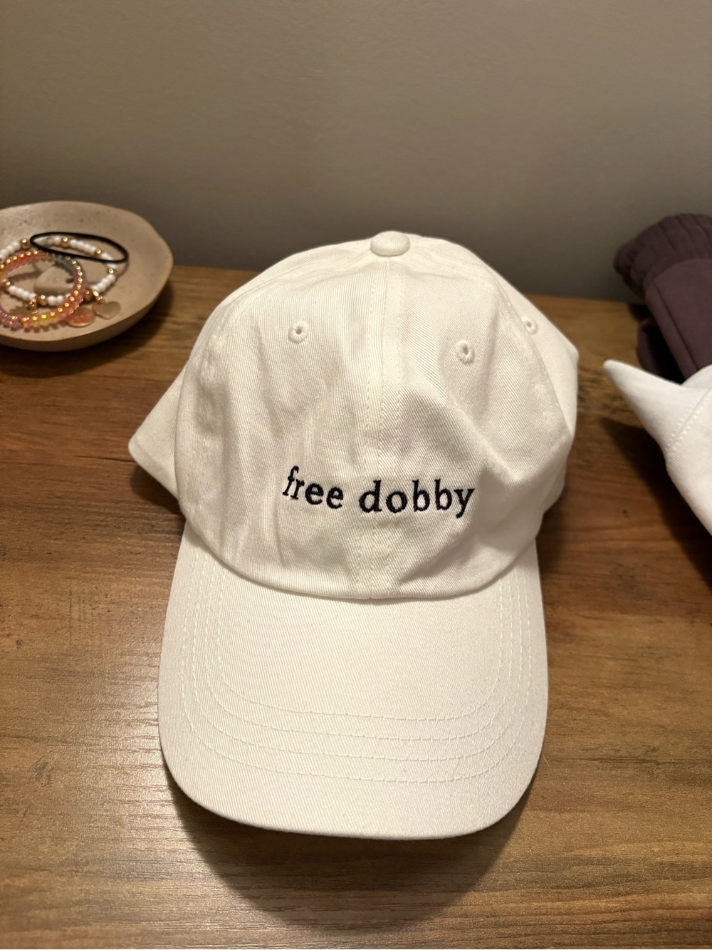White 'free dobby' Embroidered Baseball Cap